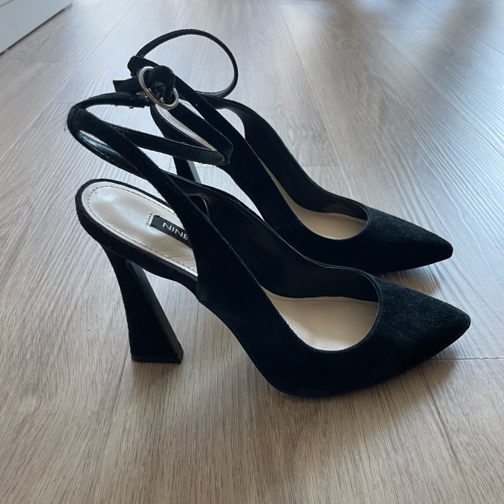 Nine West Black Pointed Toe Pumps Size 7